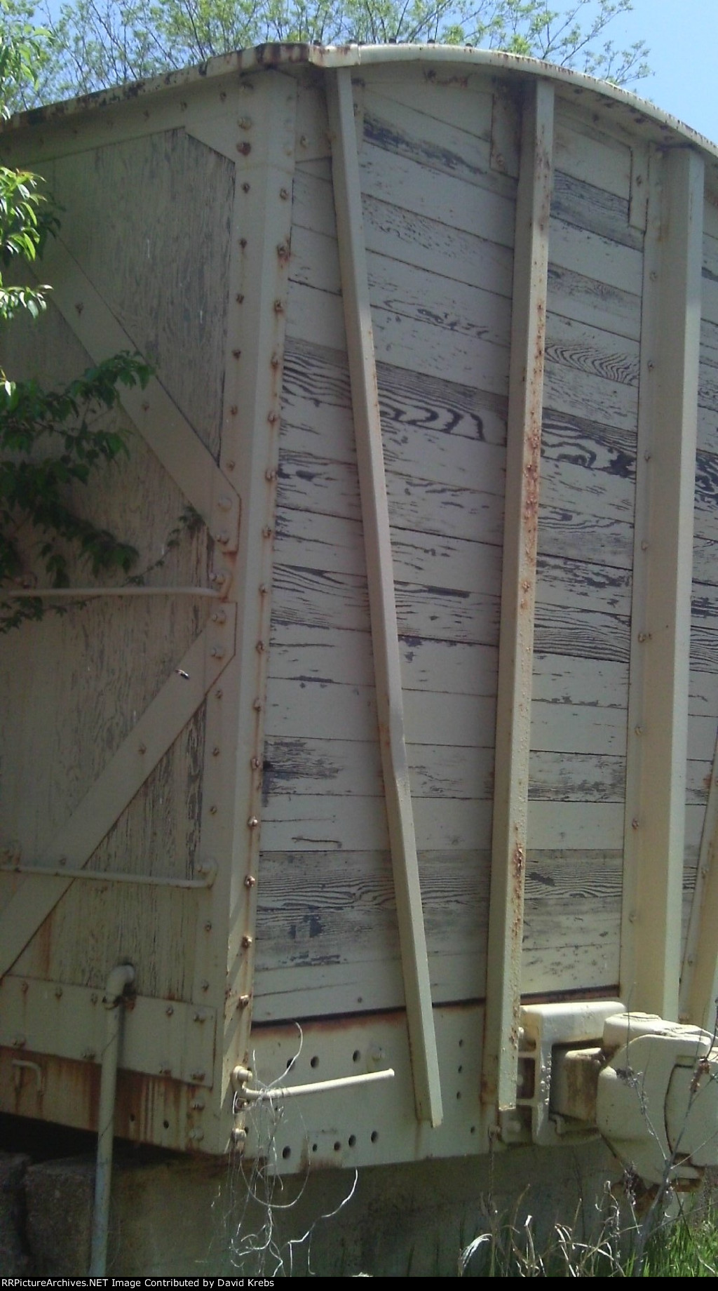 Round roof wood box with outside bracing, heritage US Army.